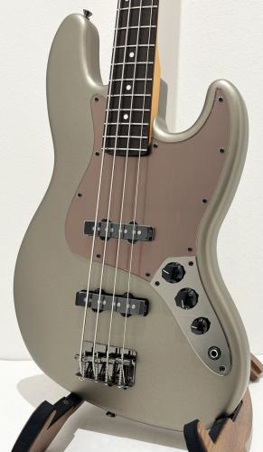 Fender Made in Japan Hybrid II 2026 Collection Jazz Bass Satin Metallic / Matte Champagne Mirage