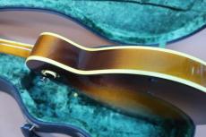 Kasuga F-6 Flat Mandolin / Lily  Head Inlay・ Solid Spruce Top・Maple Side and Back・Maple Neck・Rosewood Fingerboard・Neck Width 28mm/355mm Scale【With Original  Hard Case】 1977年頃製_3