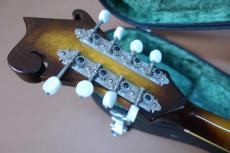Kasuga F-6 Flat Mandolin / Lily  Head Inlay・ Solid Spruce Top・Maple Side and Back・Maple Neck・Rosewood Fingerboard・Neck Width 28mm/355mm Scale【With Original  Hard Case】 1977年頃製_9