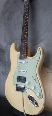 Fender Custom Shop Custom Deluxe S-1 Stratocaster S-S-H Relic / Aged Vintage White_9