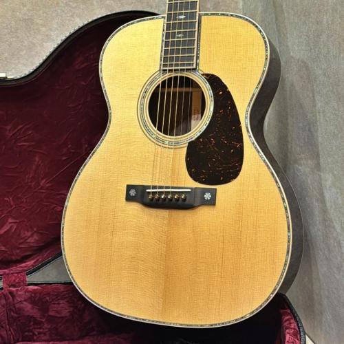 Martin 【試奏動画あり】000-42 Modern Deluxe #3020011【繊細で研ぎ澄まされた美音】【当店限定特典付き】【送料当社負担】【池袋店在庫品】