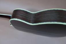 Rarewood M000-45T / Solid Spruce Top・Solid Rosewood Side and Back・Alternative Torch Inlay・000-45 Style Abalone Trim and Rosette・ Style 45 Snow flakes Inlay・Ebony Fingerboard and Bridge・Long Saddle_4