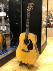 Martin D-28 STANDARD_2