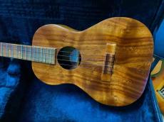 Kamaka  HF-4 バリトンウクレレ　ホワイトラベル　カマカ　HF4_2