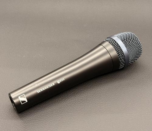 SENNHEISER e935