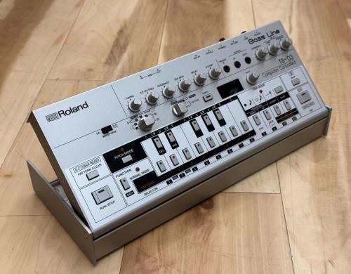 Roland TB-03 Bass Line