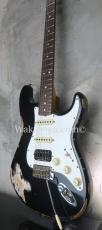 Fender Custom Shop 1969 Stratocaster SSH Heavy Relic Black_4