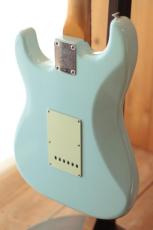 Fender Limited Edition Vintera II Road Worn '60s Stratocaster Sonic Blue_4