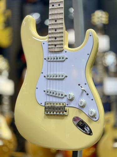 Fender Yngwie Malmsteen Stratocaster Yellow White【フェンダー】【3.52Kg】