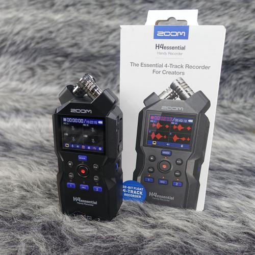 ZOOM H4essential