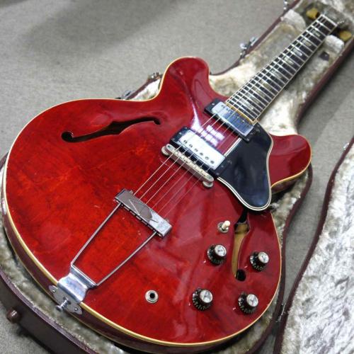 Gibson ES-335TD Cherry 人気の Wide Nut1965年製です。