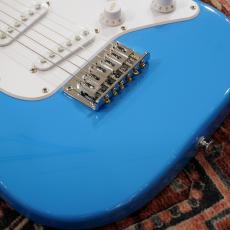 Squier Mini Stratocaster Maple Fingerboard White Pickguard / California Blue 【ミニギター】_3