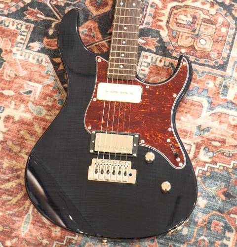 YAMAHA PACIFICA 611VFM TBL (Translucent Black) 【トレモロアーム搭載モデル】