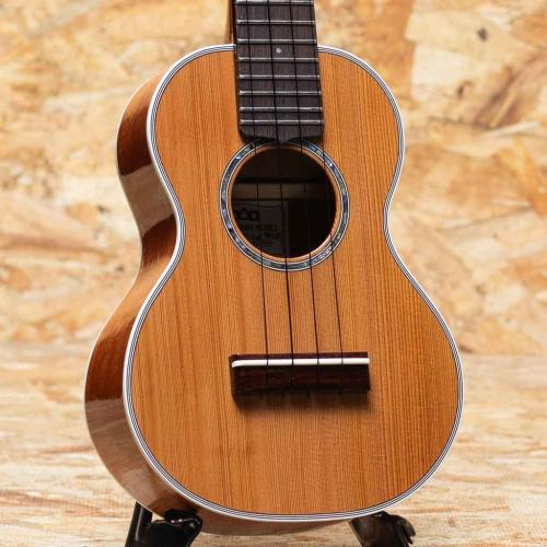 URABE [占部ウクレレ] M-40H 御山杉 Medium