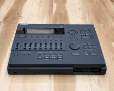 Roland MV-30 MUSIC PRODUCTION SYSTEM_3