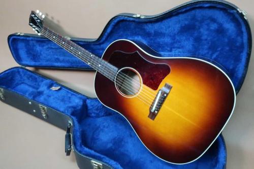 Gibson Custom Shop J-45 "The 59"  / 1st Version・thin Lacquer Finish・Solid AA Sitka Spruce Top・Solid Mahogany Side and Back・Large Pick guard・One Ring Rosette・59 Style Adjustable Bridge【With Original Case】2013