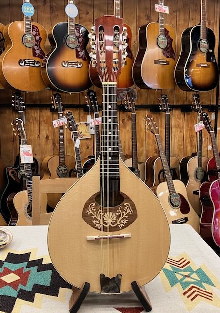 【絶品】 ルーマニア製マンドリン HORA ケース、スタンド付 弦楽器