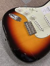 Fender Made in Japan Traditional 60s Stratocaster, Left-Handed, Rosewood Fingerboard, 3-Color Sunburst_5