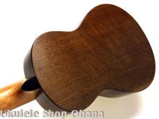 Akira Niihori Ukulele [Cobra]グランドコンサート カーリー栃/ウォルナット(裏1P) #02038_7