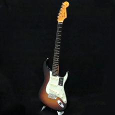 Fender American Vintage II 1961 Stratocaster, Rosewood Fingerboard, 3-Color Sunburst_2
