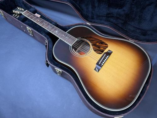 Gibson Custom Shop J-45 Custom / Original Grover Peg・Solid Spruce Top・Solid Rosewood Side and Back・Ebony Fingerboard and Bridge・Abalone Rosette・Teardrop Pick guard・With L.R Baggs Anthem Pickup【With Original 