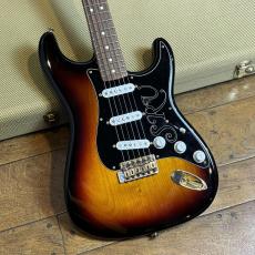 Fender Stevie Ray Vaughan Stratocaster 3 Color Sunburst w/Tortoise Pickguard_2