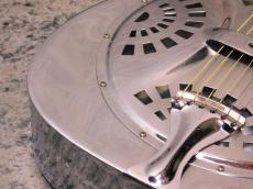 Dobro Model 33H '81_10