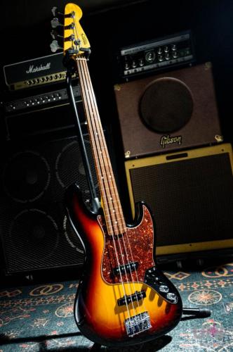 Moon JB-4 Active Fretless / 1995