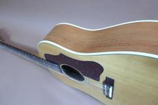 Gibson J-50 / Montana factory・Solid Spruce Top・Solid Mahogany Side and Back・Mahogany Neck・Rosewood Fingerboard and Bridge・2-Rings Rosetta・Large Pick-guard・Normal Saddle 【With Original Hard Case】  2001年製_5