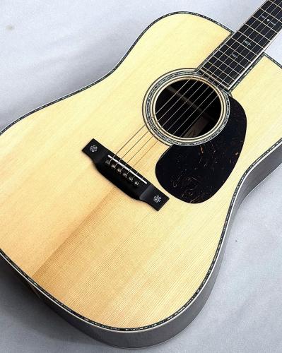 Martin 【サウンド、ルックスともに華やかさに富んだモデル】 D-42 Modern Deluxe #3030285【48回無金利】