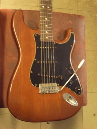 Fender STRATOCASTER (1977)