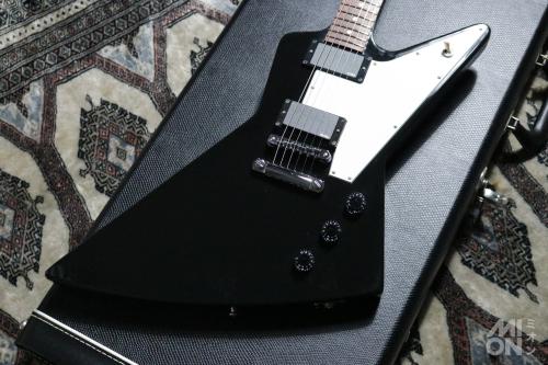 Gibson ‘76 Explorer 2012 Ebony w/ EMG 81 & 85 Pickups