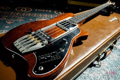 Ovation Magnum II bass