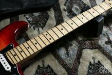 Fender Player Stratocaster HSS Plus Top Aged Cherry Burst 2019_4