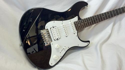 YAMAHA PACIFICA PAC012