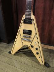 Gibson 1985 Limited Edition Flying V Designer Series White_2