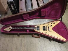 Gibson 1985 Limited Edition Flying V Designer Series White_9