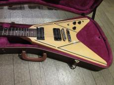 Gibson 1985 Limited Edition Flying V Designer Series White_10