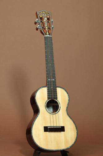 URABE [占部ウクレレ] T-57DX Adirondack Spruce × Madagascar Rosewood/Deluxe/Slotted Head/Big Tenor