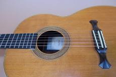 Crescent Moon by Tone Wood  (日比 伸也) / Original Gotoh Peg・30 years Seasoning Solid Cedar top・Solid Jacaranda Side and Back・Ebony Fingerboard・Jacaranda Bridge・　Bird’s Eye Maple Binding 【With Original Hard Case】 1998年製_12