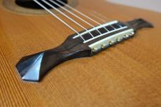 Crescent Moon by Tone Wood  (日比 伸也) / Original Gotoh Peg・30 years Seasoning Solid Cedar top・Solid Jacaranda Side and Back・Ebony Fingerboard・Jacaranda Bridge・　Bird’s Eye Maple Binding 【With Original Hard Case】 1998年製_14