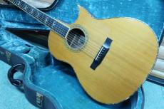 Larrivee C-10 / Florentine Cutaway・Flying Eagle Inlay・Presentation Style Fingerboard Inlay・Solid Spruce Top・Solid Rosewood Side and Back・Transparent pickguard【With Original Hard Case】1991年製_2