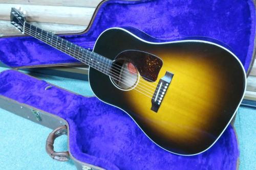 Gibson J-45VS / Original Peg・Solid Spruce Top・Solid Mahogany Side and Back・One Ling Rosette・Teardrop Tortoiseshell Pick guard・With Fishman Active Pickup 【With Original Hard Case】  2003年製