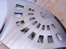 Dobro Model 33 D '75_10