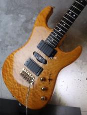 Valley Arts Custom Pro USA Quilted Maple H-S-H / Natural Amber