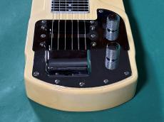 Fender DELUXE-6_7