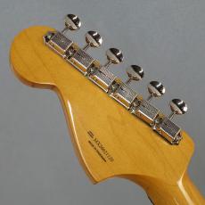 Fender Vintera III Early '60s Bass VI Candy Apple Red_4