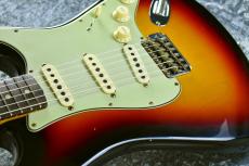 Fender Custom Shop Limited Edition 1963 Stratocaster Journeyman Relic / Bleached 3Color Sunburst [3.42kg]_10