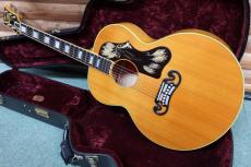 Gibson SJ-200 Montana Gold / Grover Imperial Gold  Peg・ Montana Head Inlay・Solid AAA Spruce Top・Solid Amazing Quilted Maple Side and Back・Ebony Fingerboard and Mustache Bridge 【With Original Hard Case】 2000年
