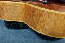 Gibson SJ-200 Montana Gold / Grover Imperial Gold  Peg・ Montana Head Inlay・Solid AAA Spruce Top・Solid Amazing Quilted Maple Side and Back・Ebony Fingerboard and Mustache Bridge 【With Original Hard Case】 2000年_3